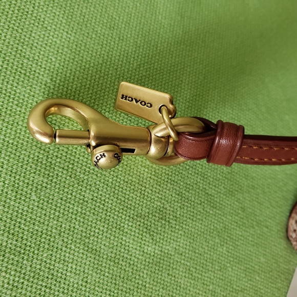 COACH SUNGLASS CASE BAG CHARM SIGNATURE W/TEA ROSE TURNLOCK:NWT 89408 - Picture 5 of 14